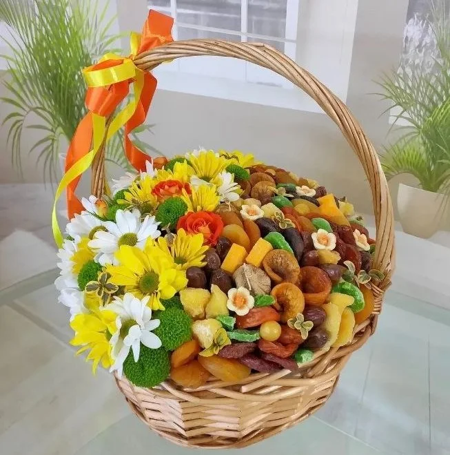 Корзина «Ромашковое поле»